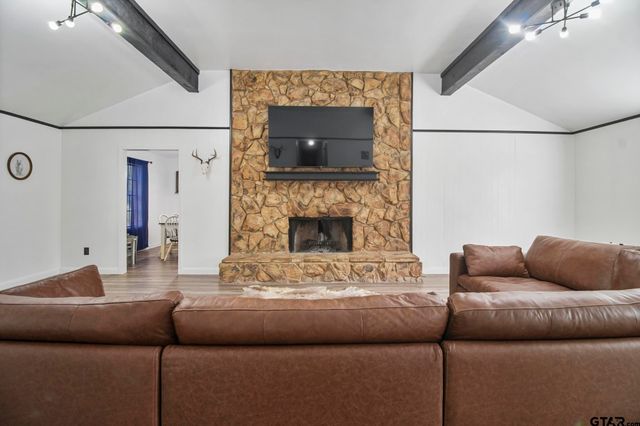 220 An County Road 3732, Palestine, TX 75801