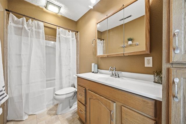 1728 Applewood Place NE, Cedar Rapids, IA 52402