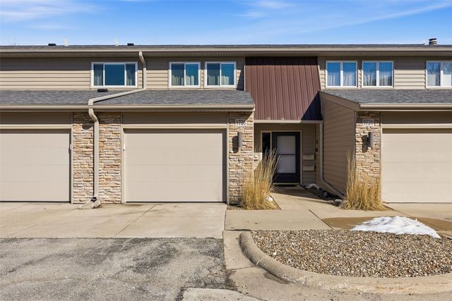 1728 Applewood Place NE, Cedar Rapids, IA 52402