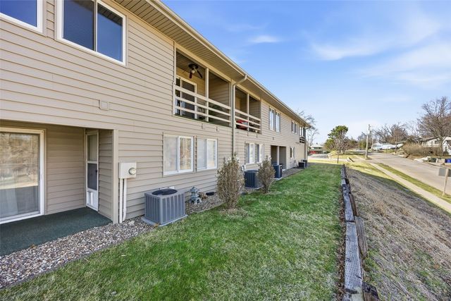 1728 Applewood Place NE, Cedar Rapids, IA 52402