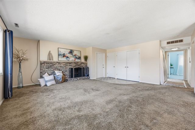 1728 Applewood Place NE, Cedar Rapids, IA 52402
