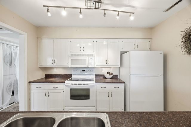 1728 Applewood Place NE, Cedar Rapids, IA 52402