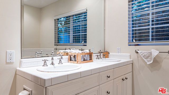 863 Manning Avenue, Los Angeles, CA 90024