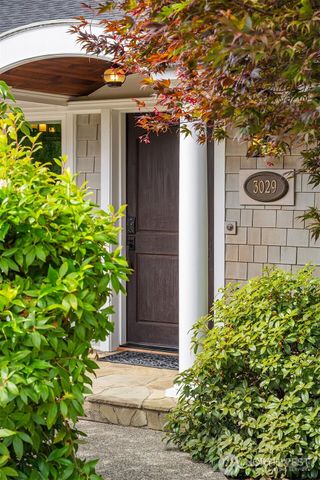 3029 92nd Avenue NE, Clyde Hill, WA 98004