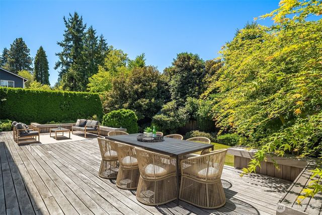3029 92nd Avenue NE, Clyde Hill, WA 98004