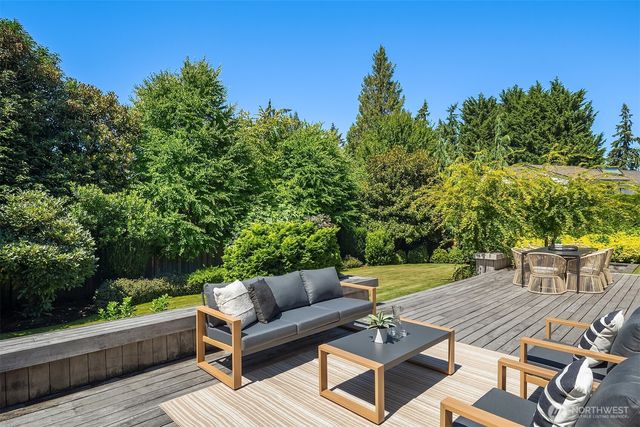 3029 92nd Avenue NE, Clyde Hill, WA 98004