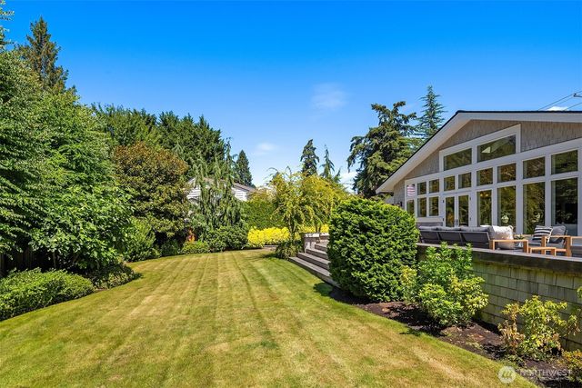 3029 92nd Avenue NE, Clyde Hill, WA 98004