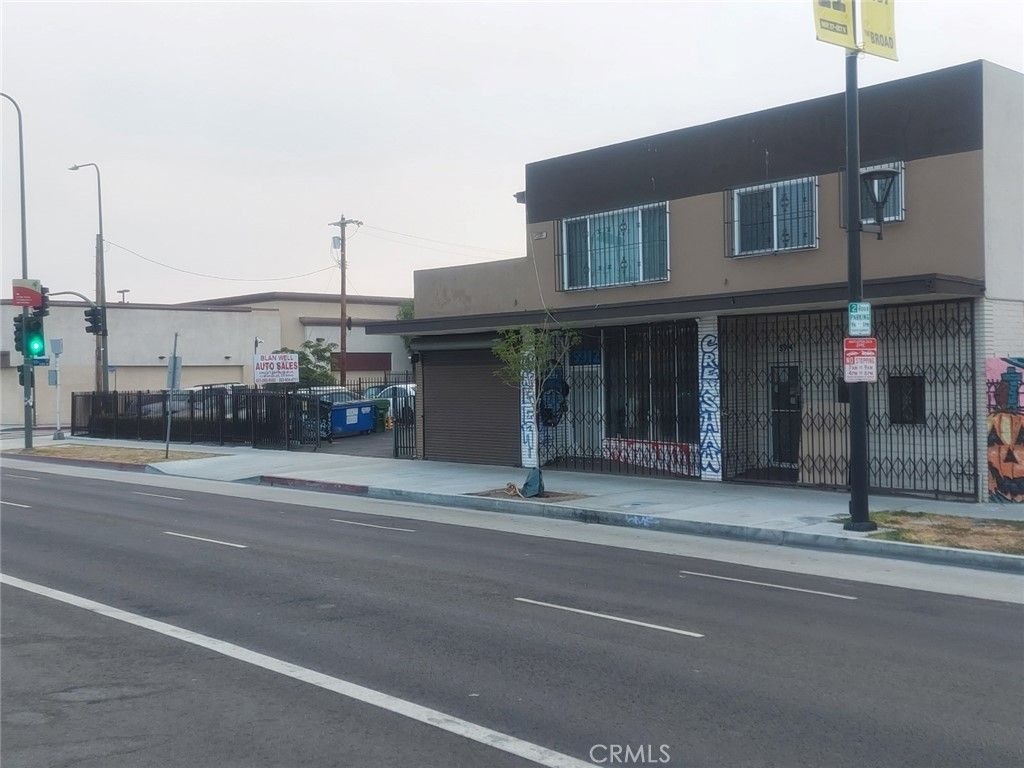 Image 1 of property listing at 5908 Crenshaw, Los Angeles, CA 90043