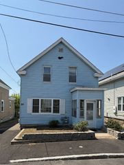 16 Phoebe Ave, Lowell, MA 01854