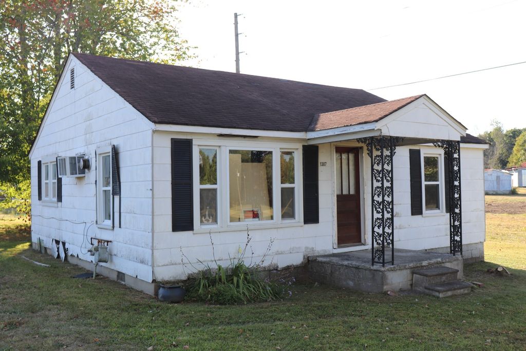 1305 Scottsville Rd, Lafayette, TN 37083
