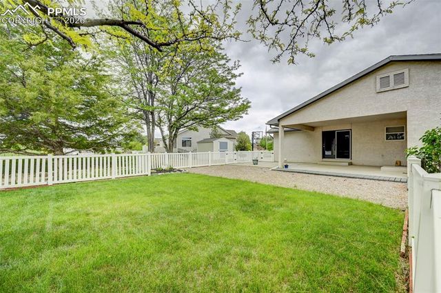 433 W Fairway Drive, Pueblo, CO 81007