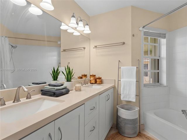 1764 NW 166th Avenue, Pembroke Pines, FL 33028