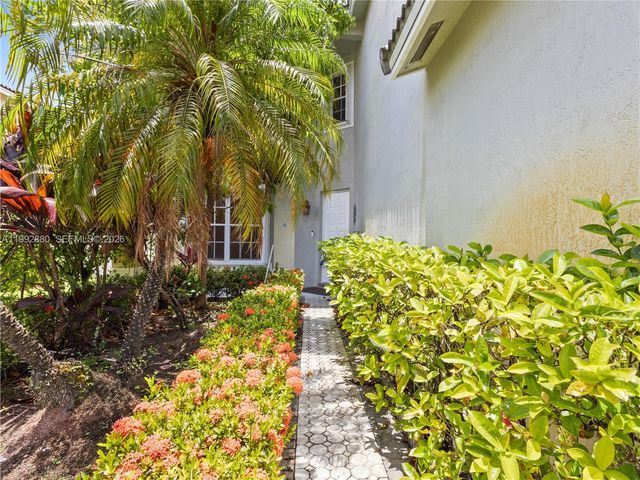 1764 NW 166th Avenue, Pembroke Pines, FL 33028