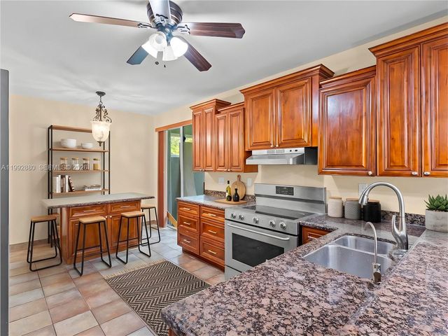 1764 NW 166th Avenue, Pembroke Pines, FL 33028
