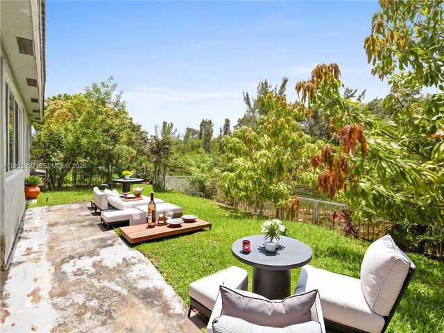 1764 NW 166th Avenue, Pembroke Pines, FL 33028