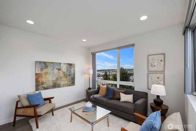 1208 W Emerson Street, Seattle, WA 98119