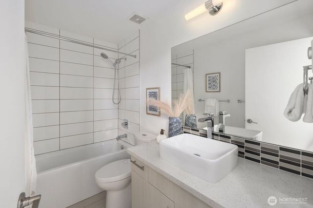 1208 W Emerson Street, Seattle, WA 98119