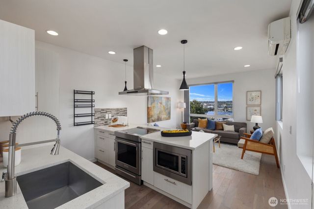 1208 W Emerson Street, Seattle, WA 98119