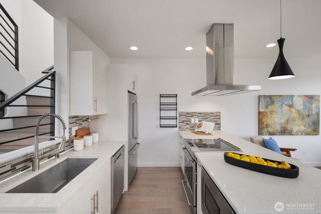 1208 W Emerson Street, Seattle, WA 98119