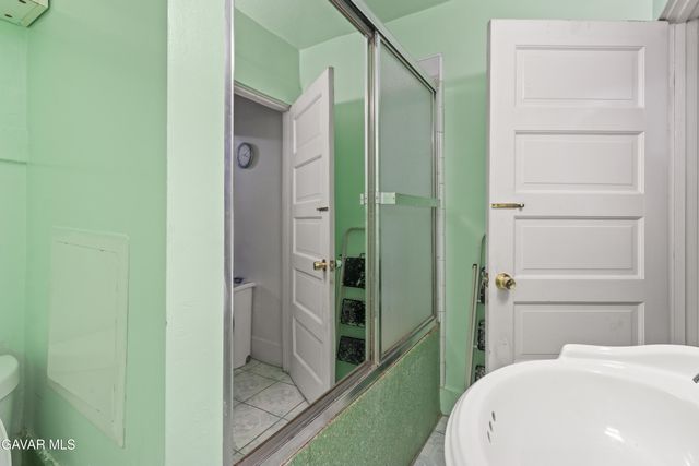 5731 2nd Avenue, Los Angeles, CA 90043