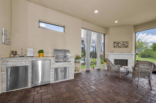8707 SORANO VILLA DRIVE, Tampa, FL 33647