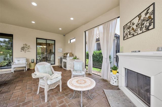 8707 SORANO VILLA DRIVE, Tampa, FL 33647