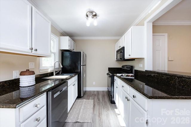 430 Queens Road 221, Charlotte, NC 28207