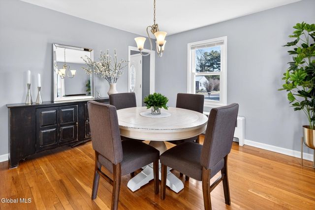 7 Newcomb Drive, Colonie, NY 12211