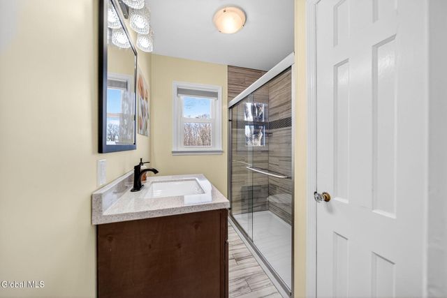 7 Newcomb Drive, Colonie, NY 12211