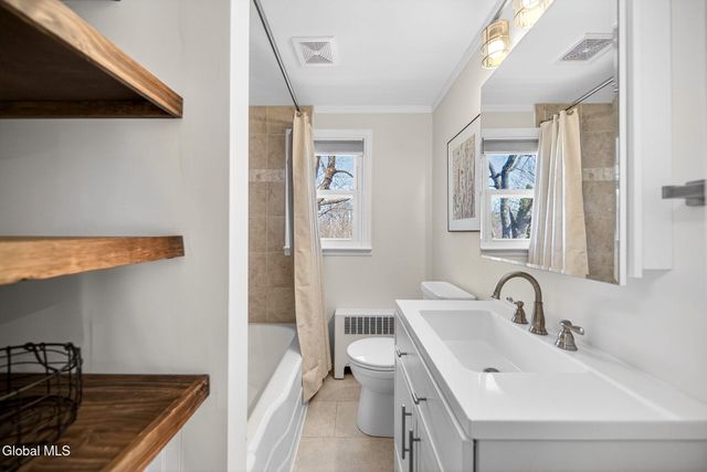 7 Newcomb Drive, Colonie, NY 12211