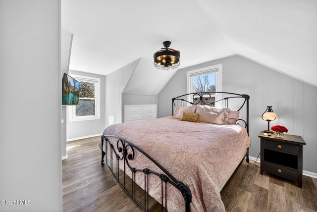 7 Newcomb Drive, Colonie, NY 12211