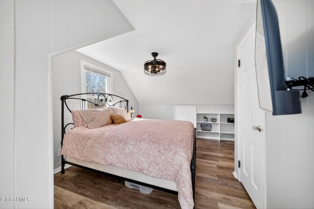 7 Newcomb Drive, Colonie, NY 12211