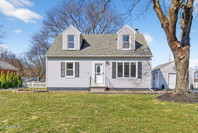 7 Newcomb Drive, Colonie, NY 12211