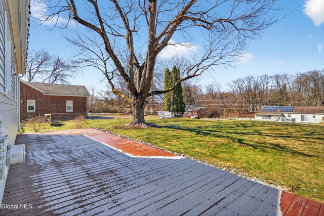 7 Newcomb Drive, Colonie, NY 12211