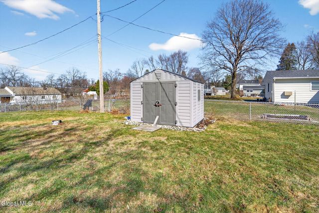 7 Newcomb Drive, Colonie, NY 12211