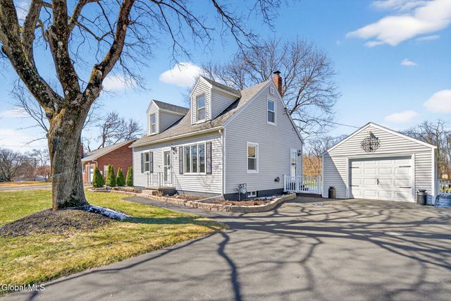 7 Newcomb Drive, Colonie, NY 12211