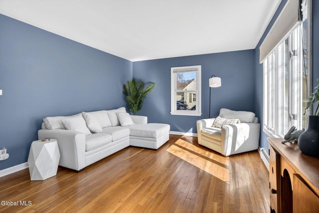 7 Newcomb Drive, Colonie, NY 12211