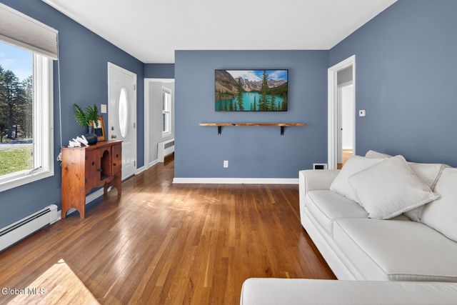 7 Newcomb Drive, Colonie, NY 12211