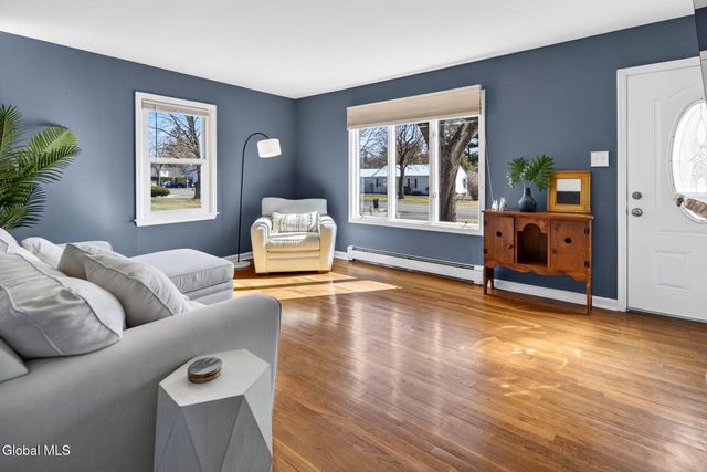 7 Newcomb Drive, Colonie, NY 12211