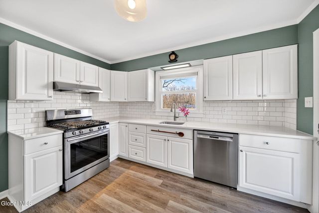 7 Newcomb Drive, Colonie, NY 12211