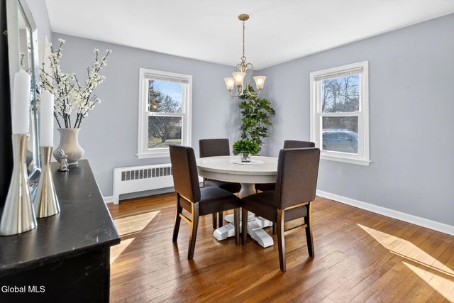 7 Newcomb Drive, Colonie, NY 12211