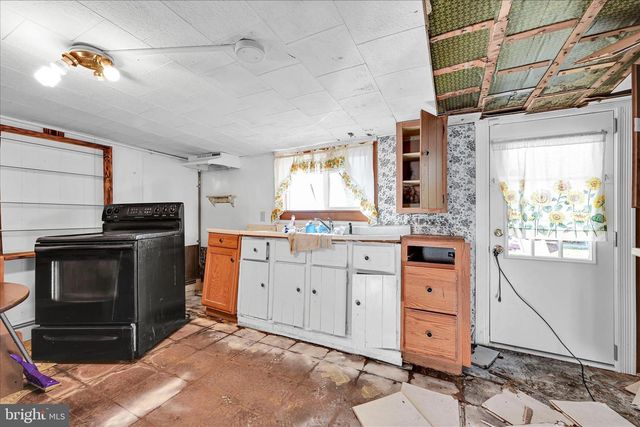 408 E LAWTON ST, Saint Clair, PA 17970