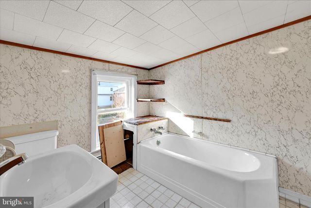 408 E LAWTON ST, Saint Clair, PA 17970