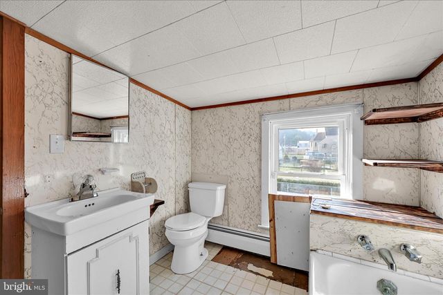 408 E LAWTON ST, Saint Clair, PA 17970