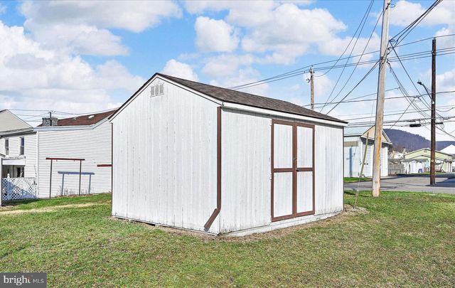 408 E LAWTON ST, Saint Clair, PA 17970