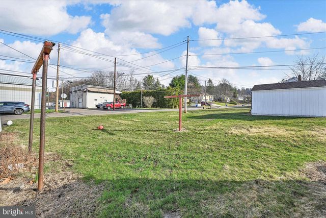 408 E LAWTON ST, Saint Clair, PA 17970