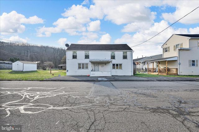 408 E LAWTON ST, Saint Clair, PA 17970