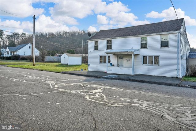 408 E LAWTON ST, Saint Clair, PA 17970