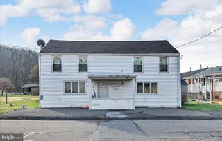 408 E LAWTON ST, Saint Clair, PA 17970