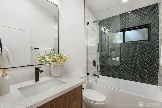 8823 Dibble Avenue NW, Seattle, WA 98117